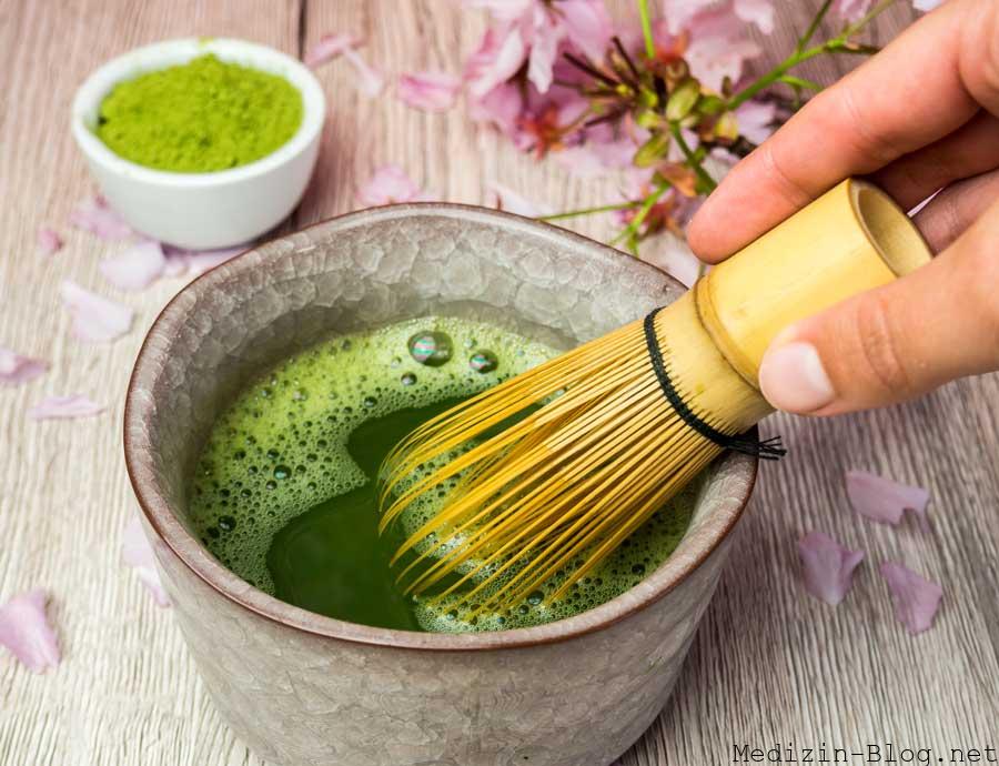 anruehren-matcha-tee